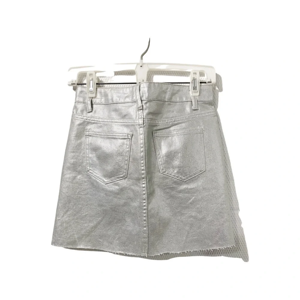 Forever 21 Silver faux leather raw hem mini skirt size small with 5 pockets.